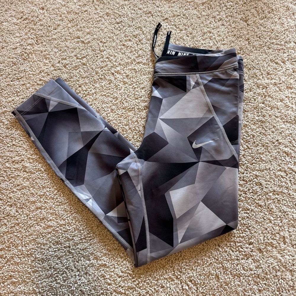 Nike Gray Women’s Geometric Active Leggings